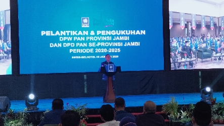 Ketum PAN, Zulkifli Hasan saat memberikan sambutan di pelantikan pengurus DPW dan DPD PAN Jambi