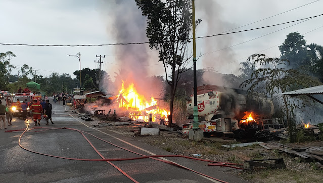 Kebakaran kios minyak depan SPBU Misang Bangko