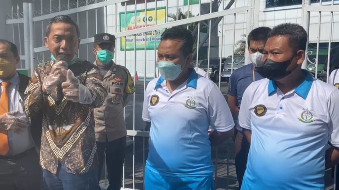 Aksi demo advokat di Kejati Jambi 