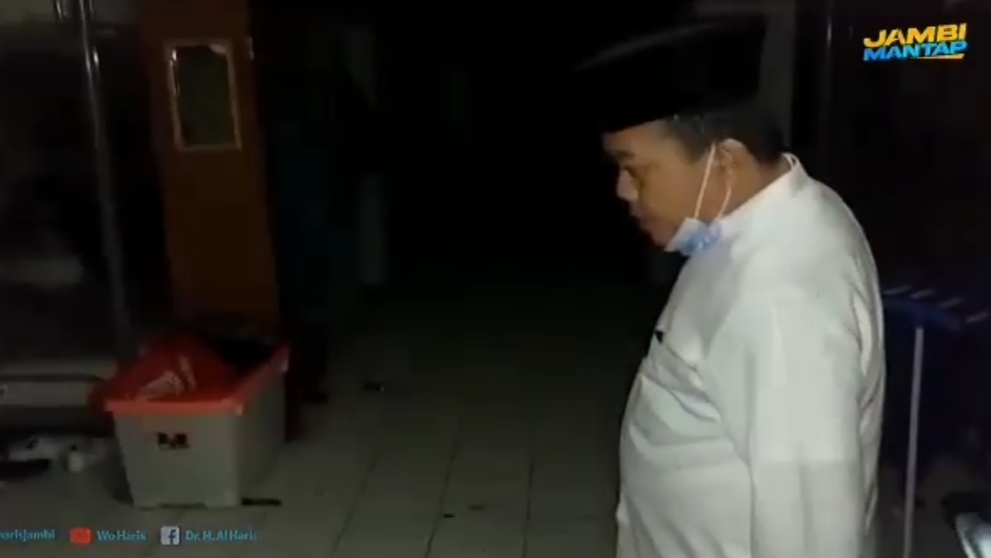 Gubernur Al Haris saat sidak di SMA Titian Teras 
