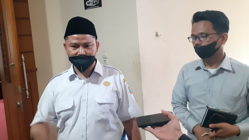 Eks Kepsek SMA Titian Teras, Pahrin
