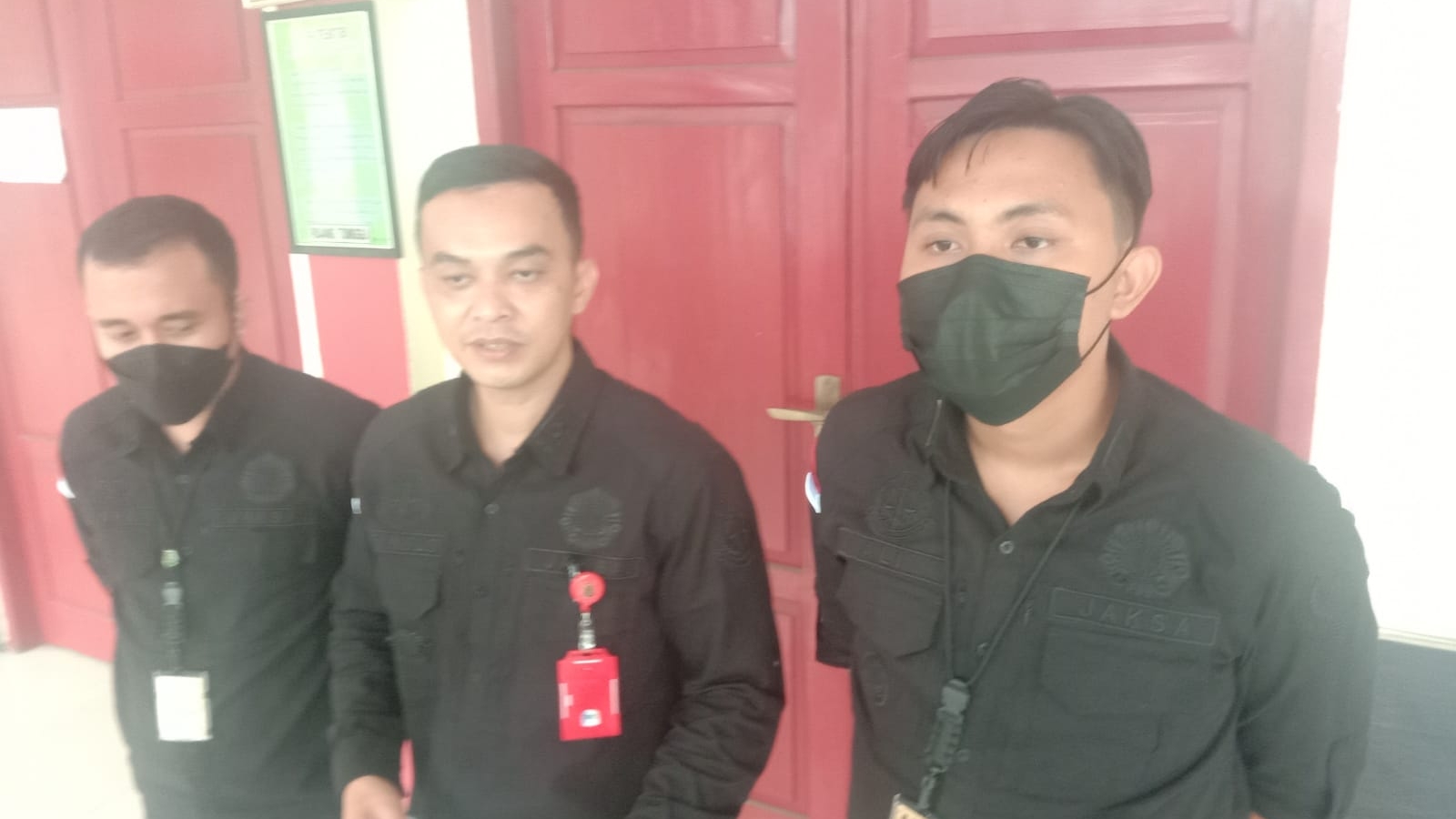Kasipidsus Kejari Tanjab Timur, Reynold (tengah)