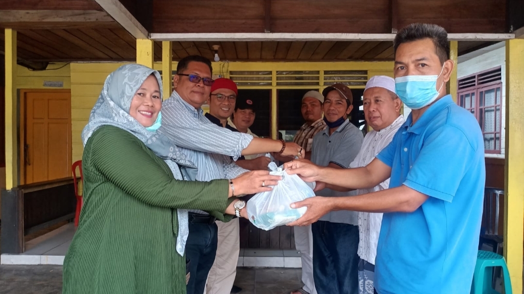 Aksi sosial PWI Tanjab Barat dan BMH 