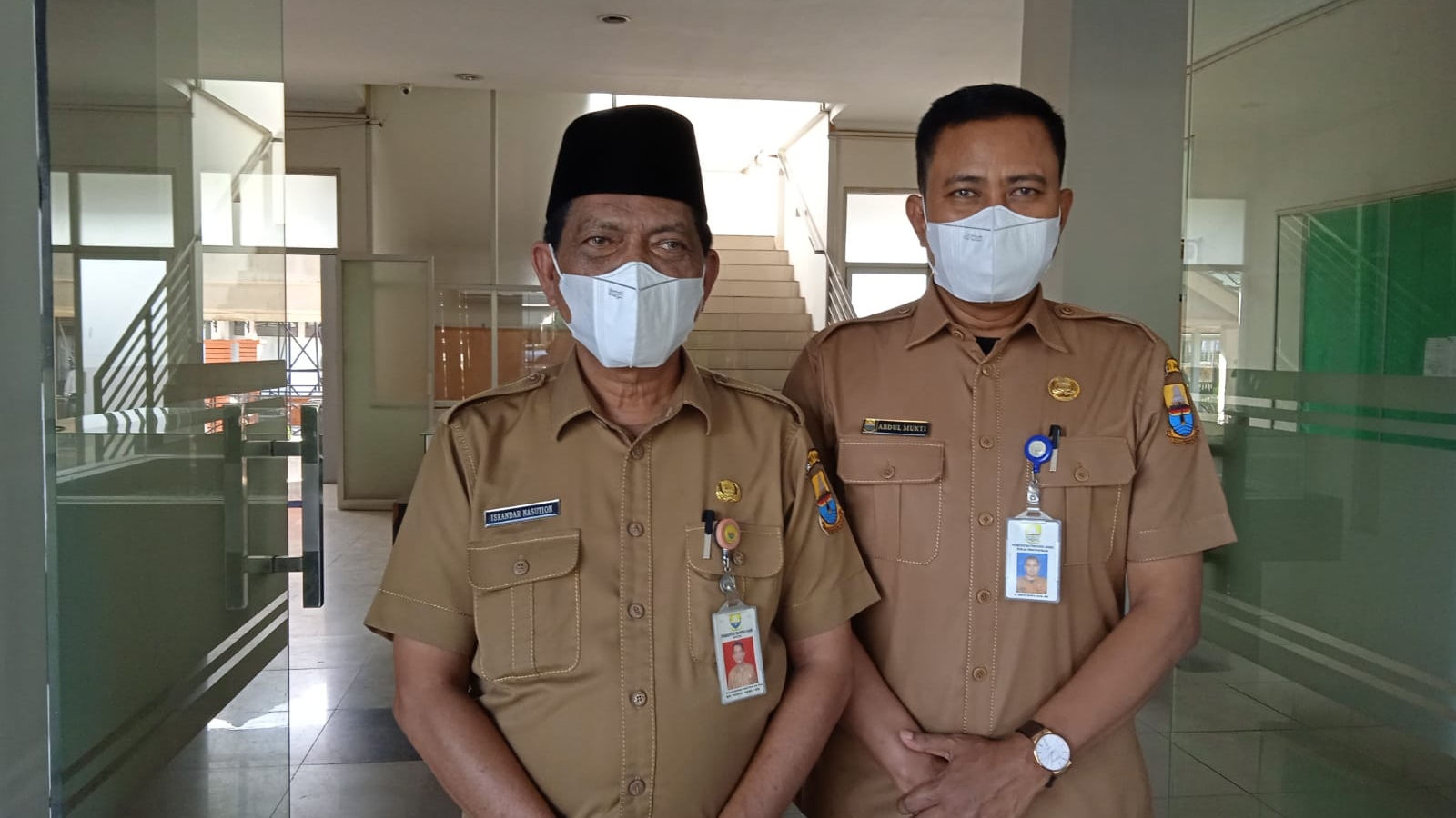Kepala BPSDM Provinsi Jambi, Iskandar Nasution (kiri)