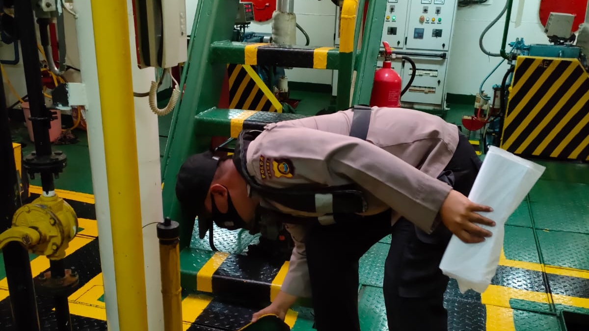 Pemeriksaan rutin kapal berlayar dan kapal barang Ditpolairud Polda Jambi 
