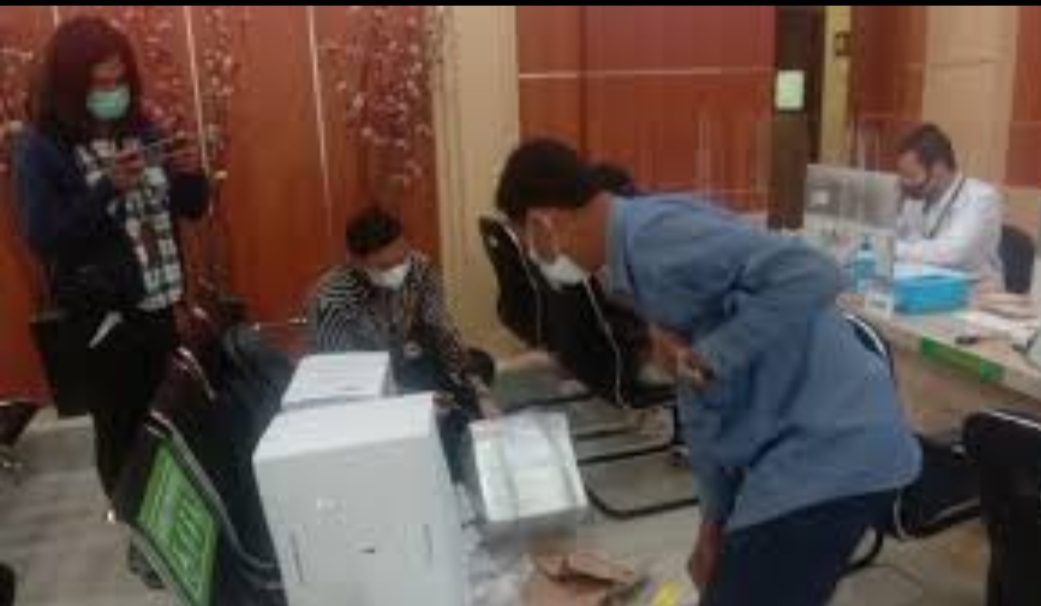 Penyerahan berkas Apif Firmansyah oleh KPK ke Pengadilan Negeri Jambi