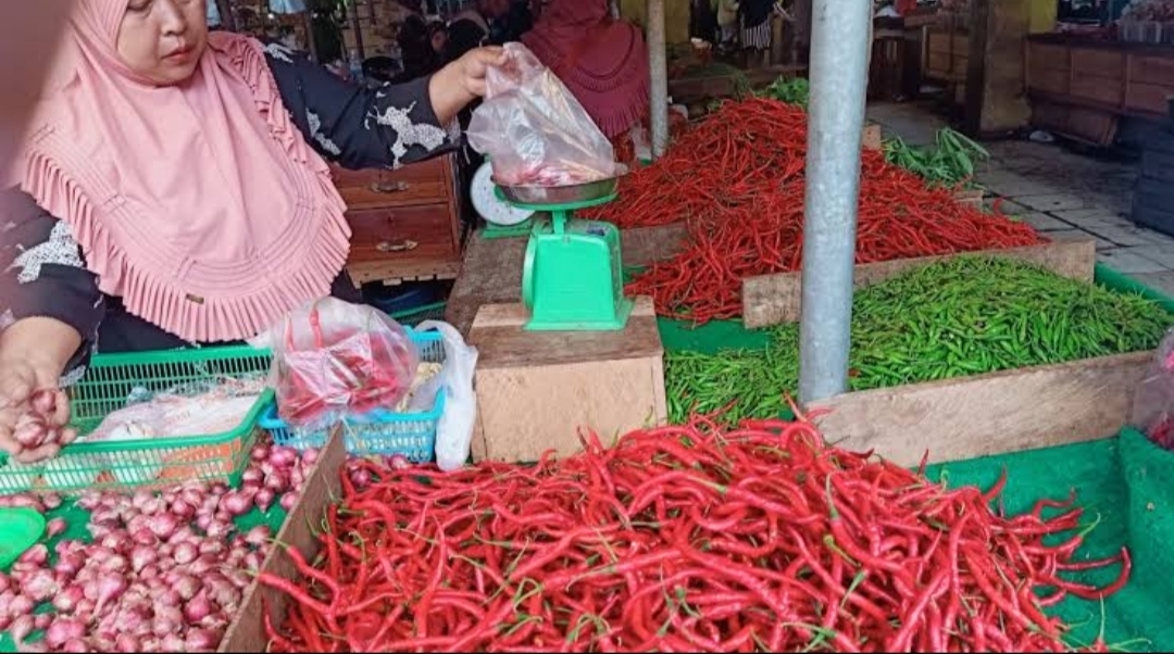 Aktifitas jual beli di Pasar Angso Duo Baru Jambi 