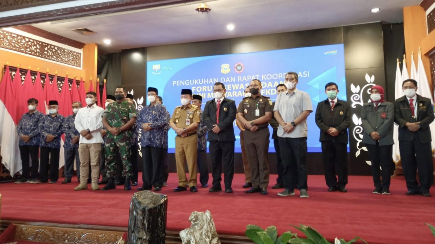 Pengurus FKDM Jambi saat dikukuhkan Gubernur Al Haris 