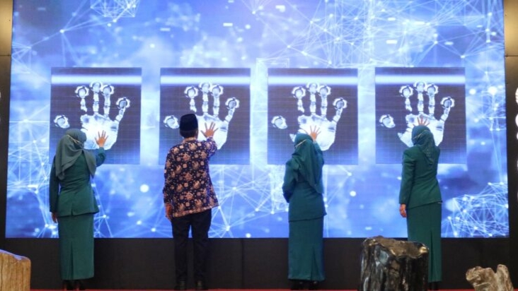 Launching aplikasi Dasa Wisma oleh Wagub Abdullah Sani dan Hesti Haris 