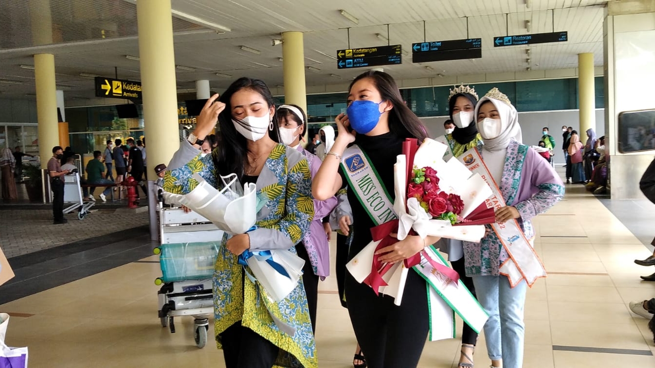 Miss Eco Indonesia, Grace saat tiba di Bandar Sultan Thaha Saifuddin Jambi 