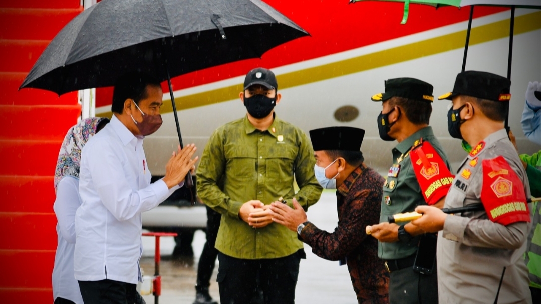 Gubernur Al Haris saat dampingi kunjungan Presiden Jokowi ke Pasar Angso Duo Baru Jambi 