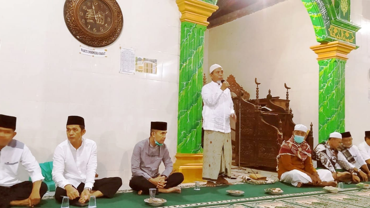 Bupati Mashuri saat safari Ramadan 
di Desa Muara Panco Barat Kecamatan Renah Pembarap