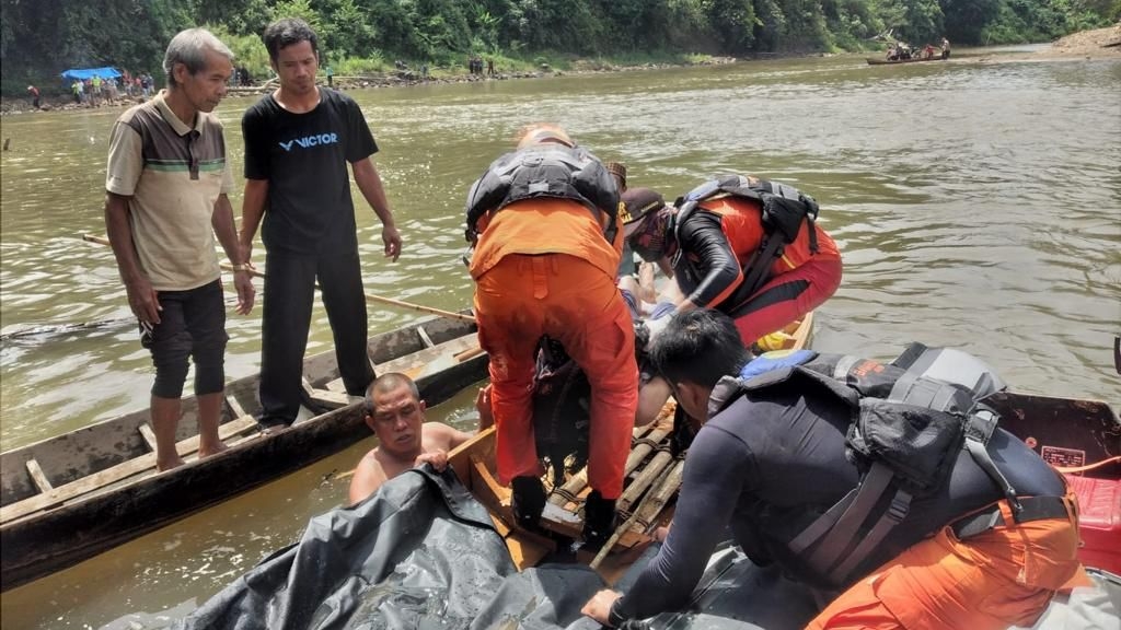 Warga Sumsel yang tenggelam di Lubuk Kunkun Sekancing saat ditemukan tim gabungan 