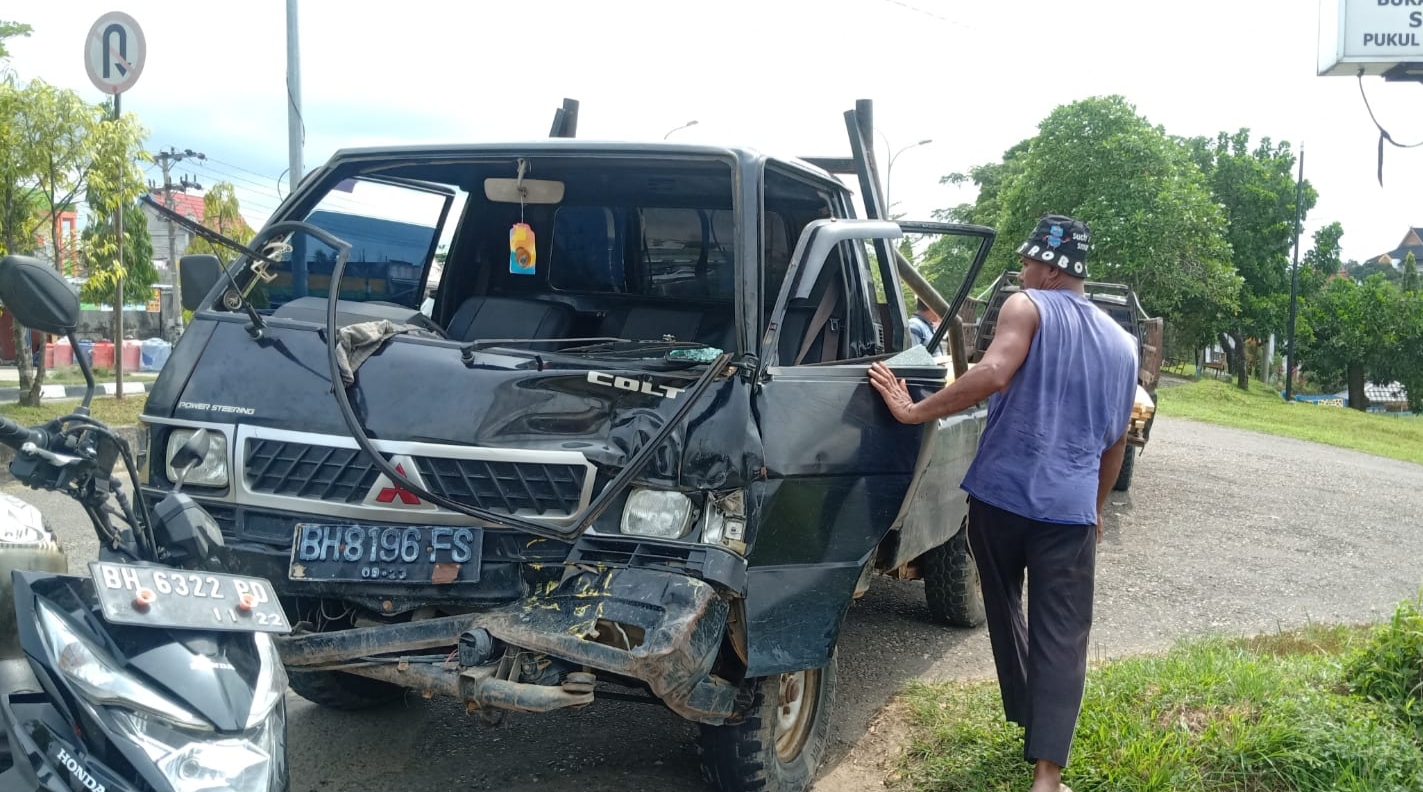 L300 vs Dump Truck di Bangko Merangin 