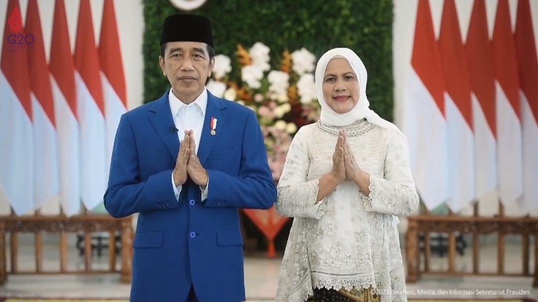 Presiden Jokowi dan Ibu Iriana Jokowi saat mengucapkan selamat Idul Fitri 1443 H