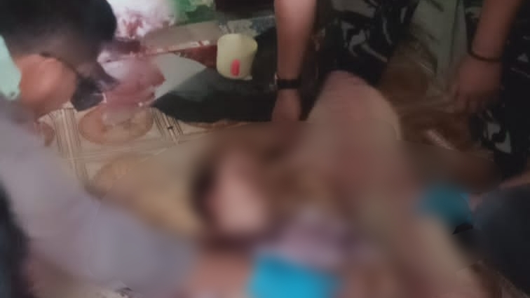 Polisi saat lakukan identifikasi kejadian warga Tanjab Barat dibacok ODGJ