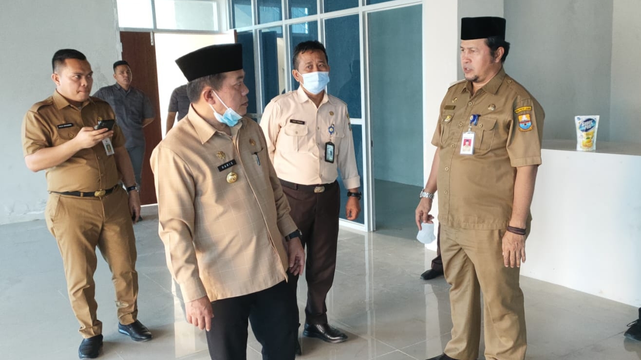 Gubernur Al Haris saat kunjungi gedung baru Samsat Tanjab Barat