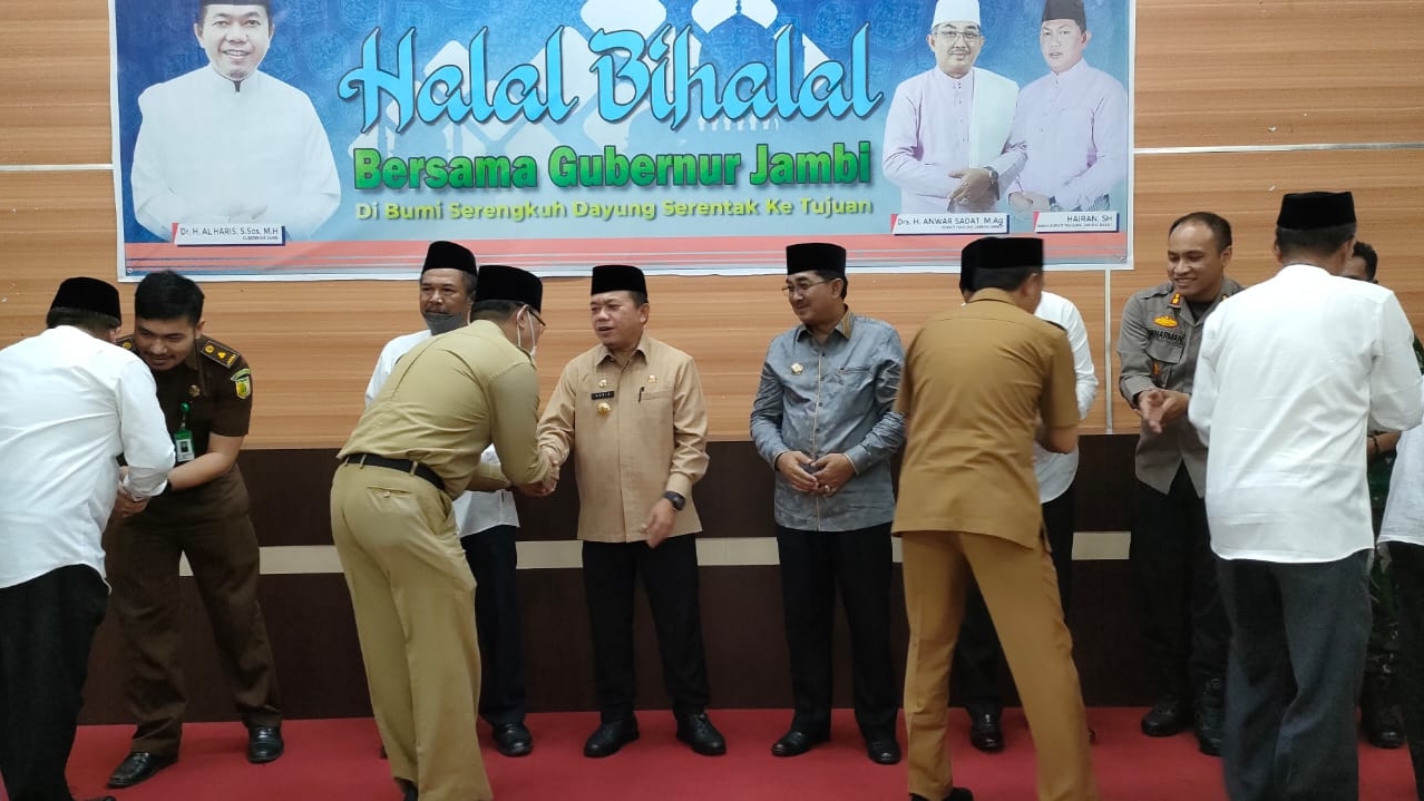 Gubernur Al Haris saat halal bihalal denagan di Tanjab Barat 