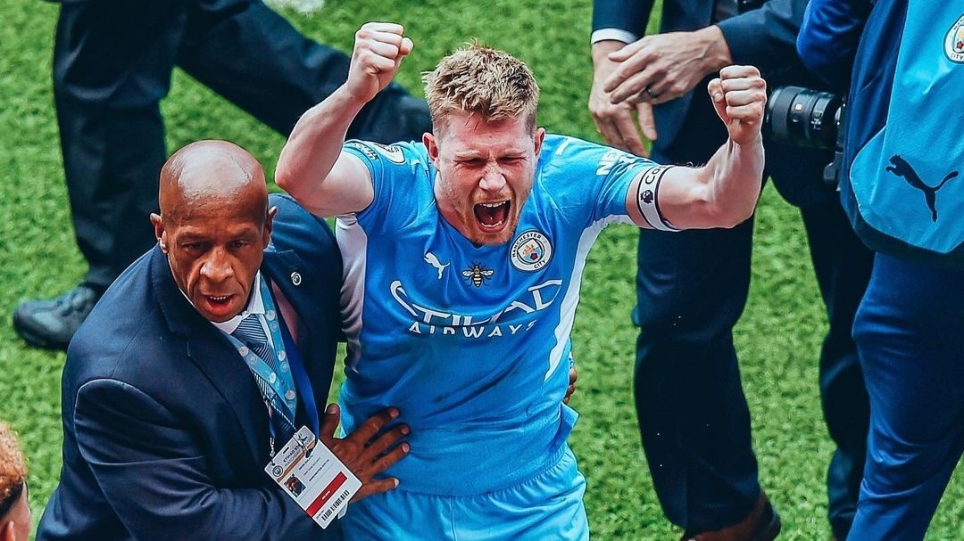 Kapten Manchester City, Kevin De Bruyne saat merayakan kemenangan atas Aston Villa 