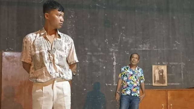 Suasana latihan pergelaran LEMARI Teater Tonggak 