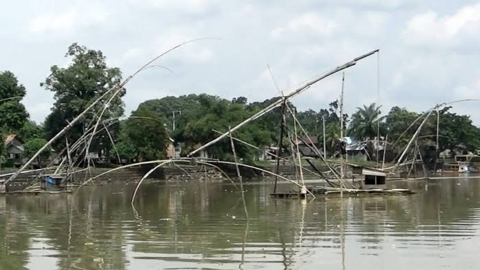 Tangkul di Danau Sipin 