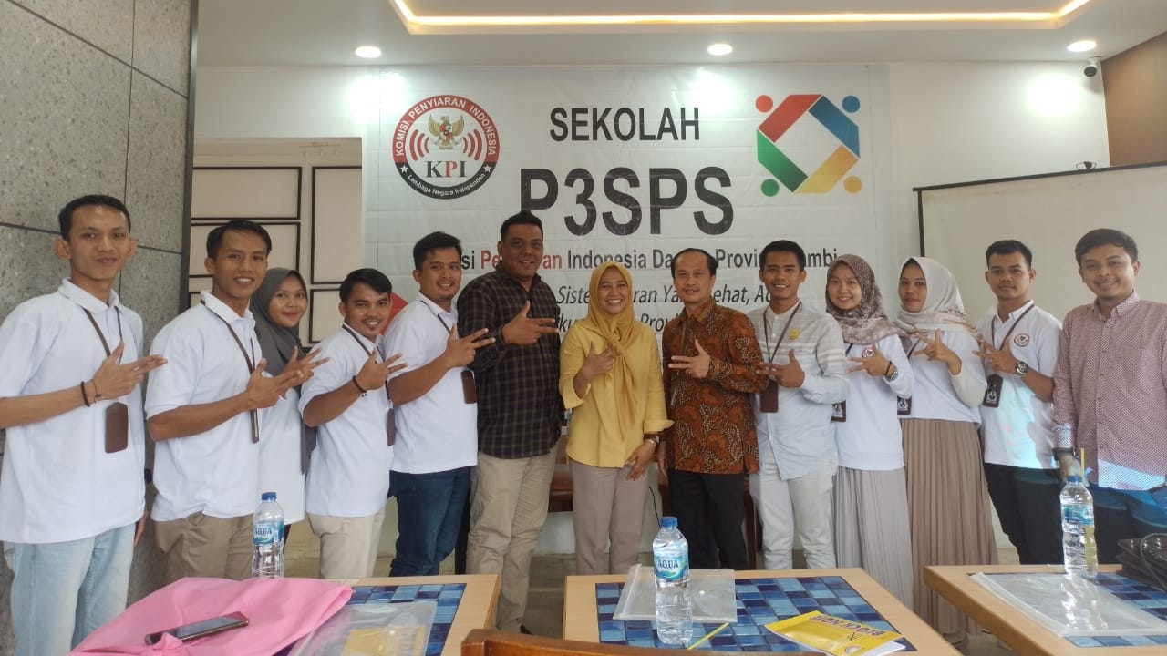 Mimah Susanti saat jadi pembicara Sekolah P3SPS KPID Jambi