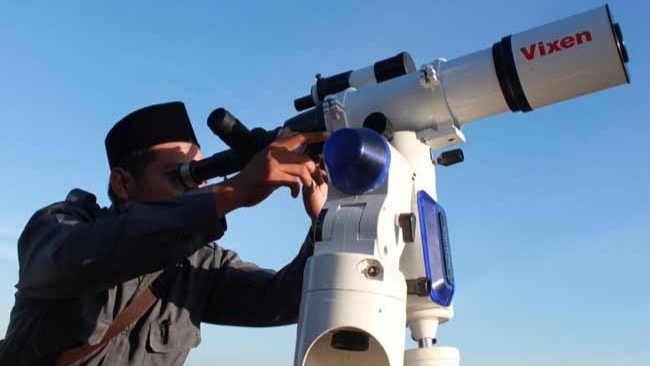 Ilustrasi pemantauan hilal 