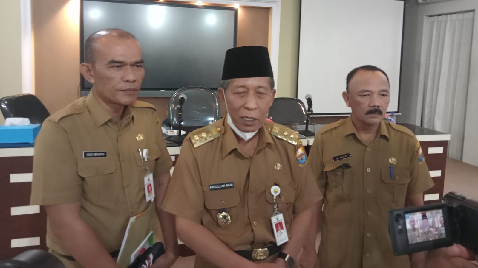 Wagub Abdullah Sani (tengah), Agus Sani (kanan) dan Fauzi 
