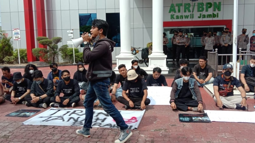 Aksi tuntut keadilan Elida Chaniago di BPN Provinsi Jambi