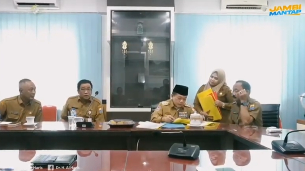 Gubernur Al Haris saat cek absensi kehadiran di Dinas PUPR Jambi