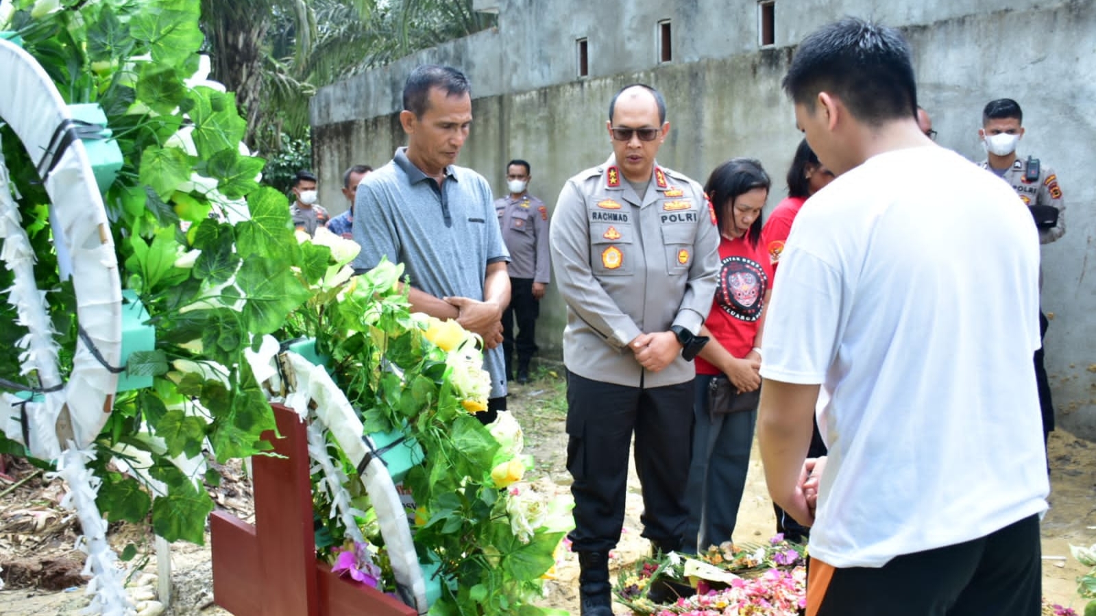 Polda Jambi saat di TPU Brigadir Yosua