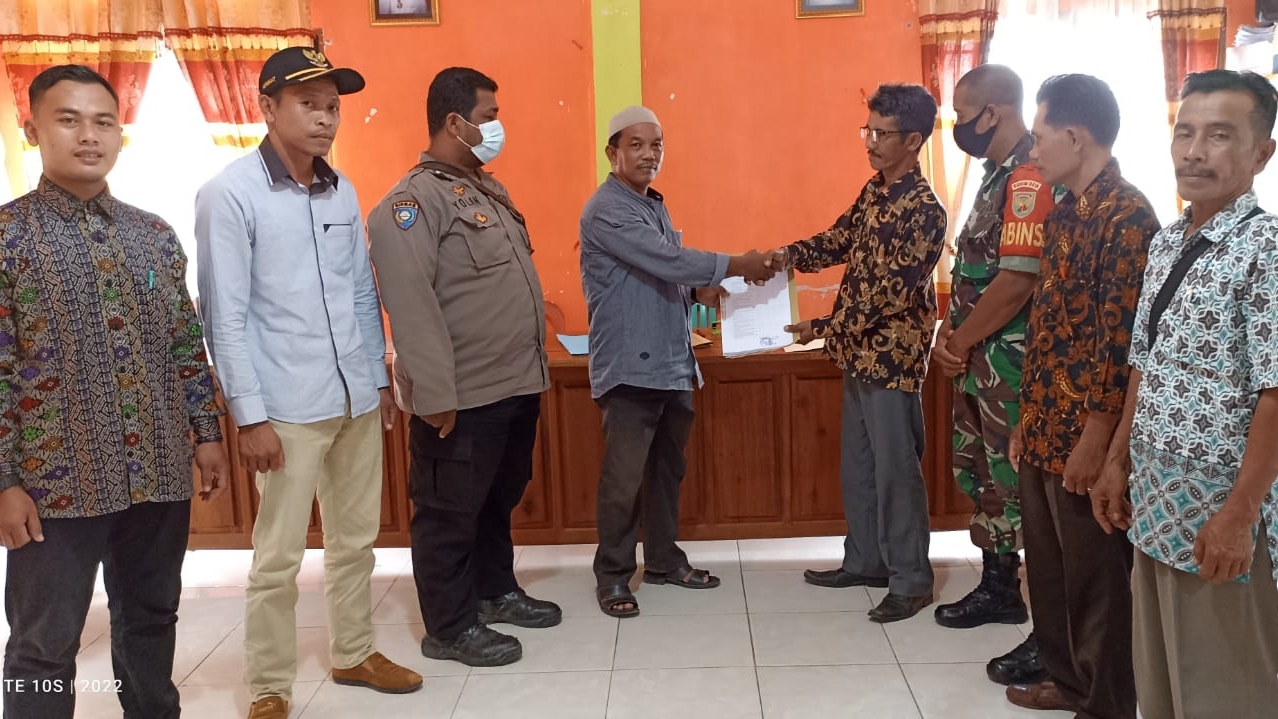 M Yani saat menerima berkas pendaftaran Rusli