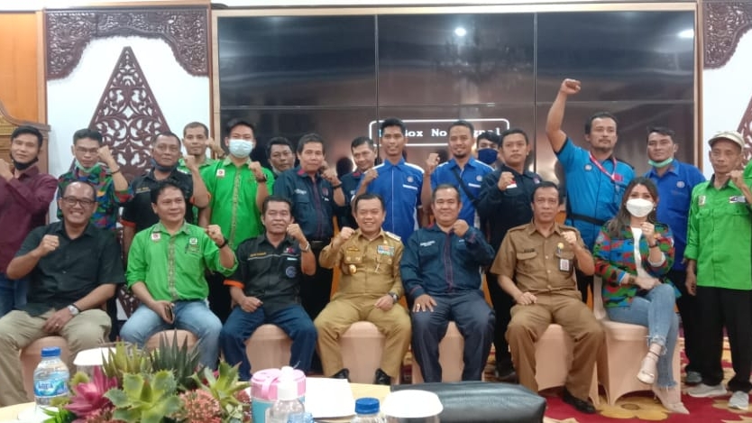 Gubernur Al Haris saat audiensi dengan Aliansi Gerakan Buruh Jambi 
