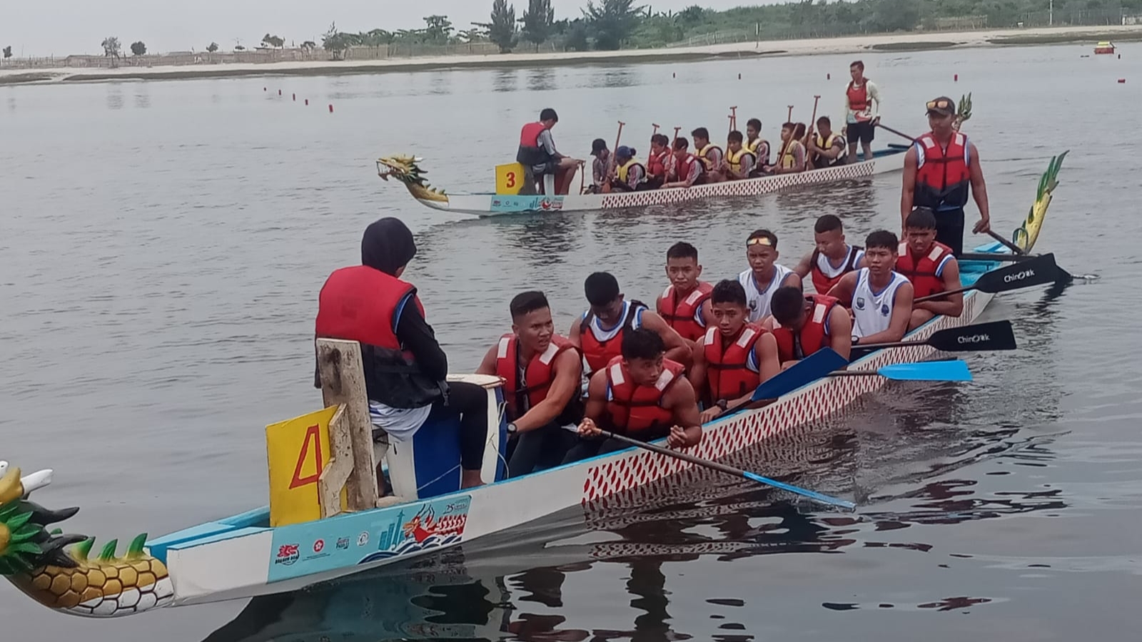 Atlet dayung Jambi saat ikuti ajang Jakarta Dragon Boat Festival