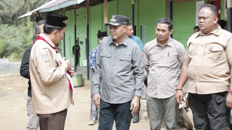 Pj Bupati Aspan saat kunjungi Ponpes Darussalam dan Al Mabrur