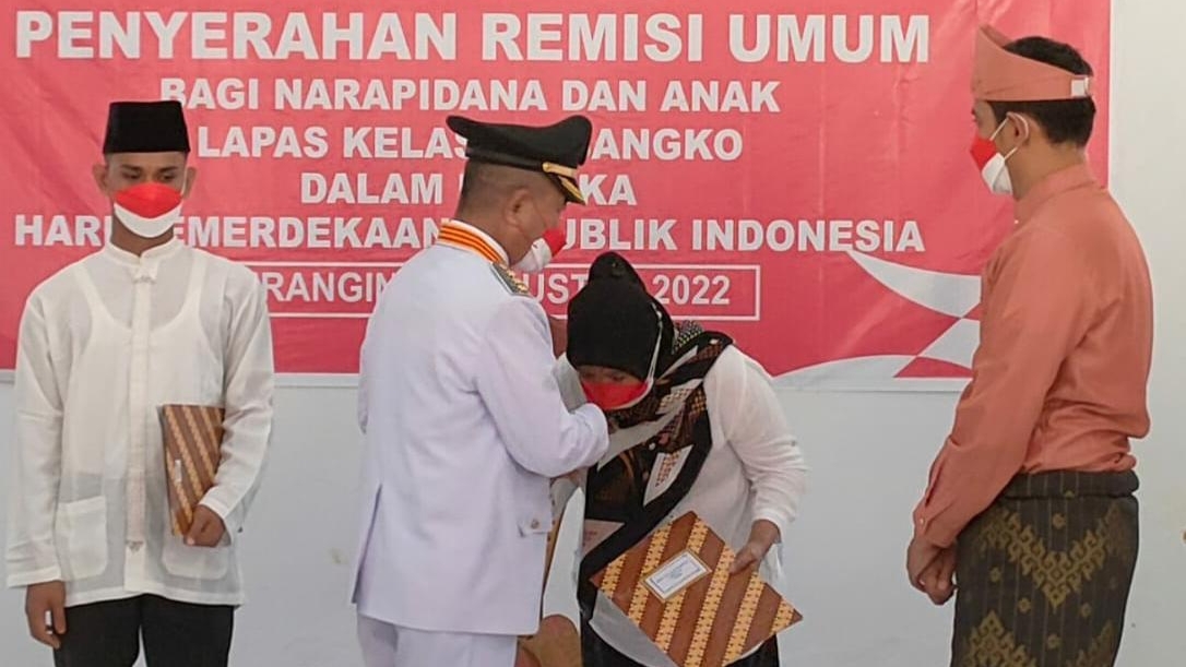 Bupati Mashuri saat penyerahan remisi narapidana Lapas IIB Bangko