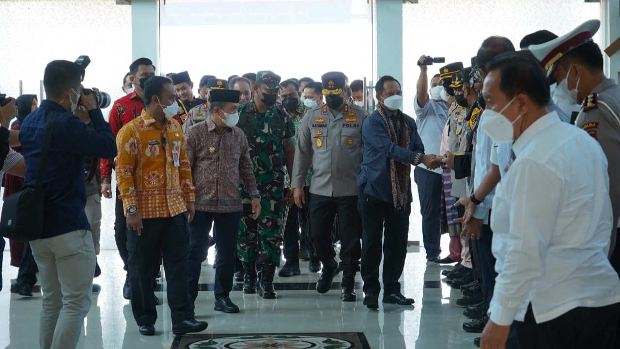 Mendagri Tito saat tiba di Bandara Sultan Thaha Jambi