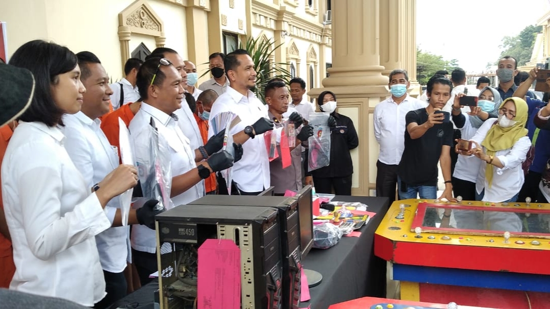 Polisi saat ungkap kasus judi di Jambi