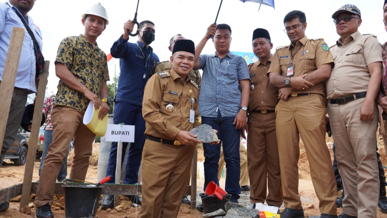 Pj Bupati Aspan saat pembangunan SMPN 45