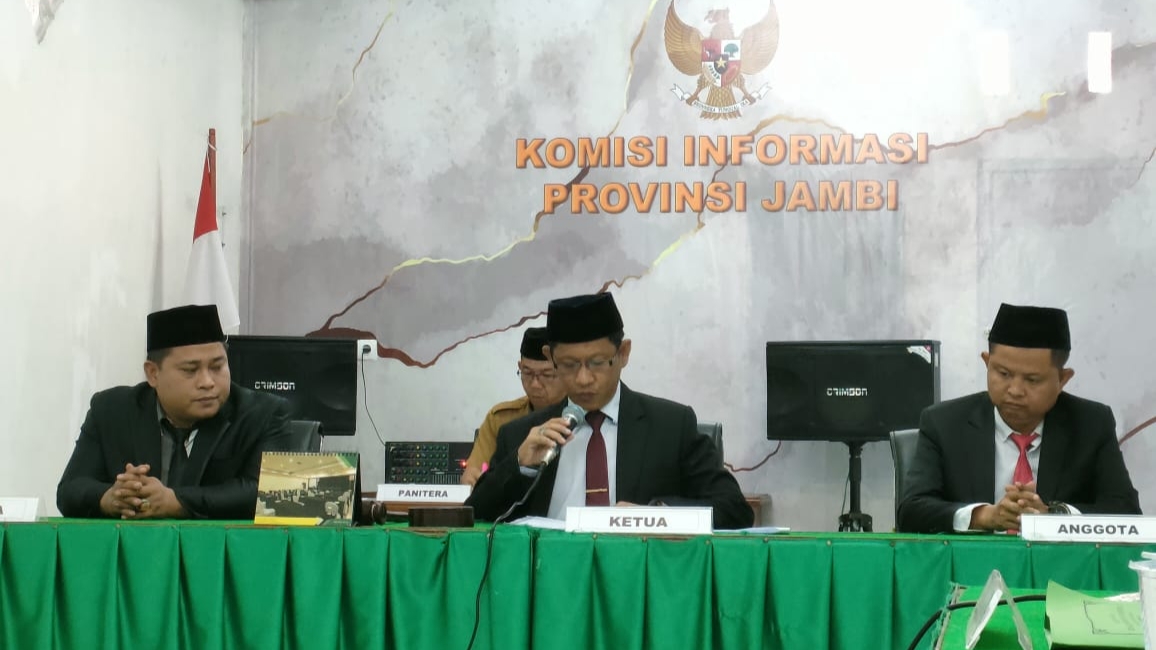KI Provinsi Jambi saat menggelar sidang penyelesaian sengketa