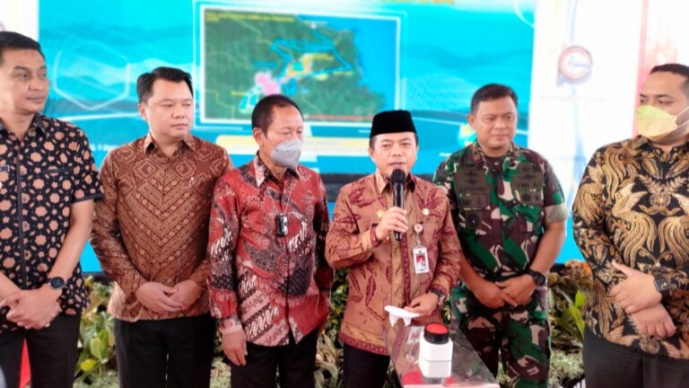 Gubernur Al Haris saat Ground breaking hauling road batubara