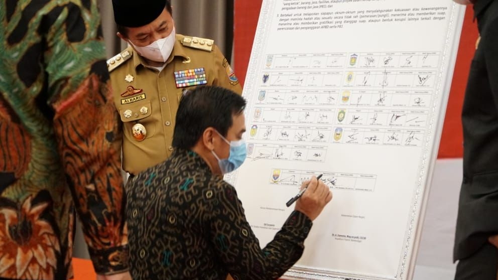 Waka Faisal Riza saat penandatanganan pencegahan korupsi di Rakor KPK