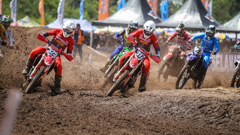 Crosser Astra Honda saat berlaga di IndoMX National Championship di Sulsel