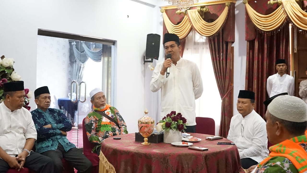 Pelepasan keberangkatan umroh Bupati Mashuri