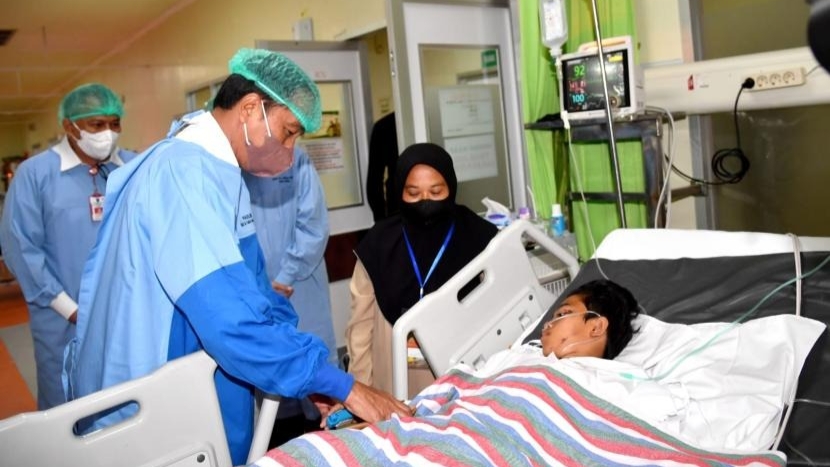 Presiden Jokowi saat jenguk korban tragedi Kanjuruhan