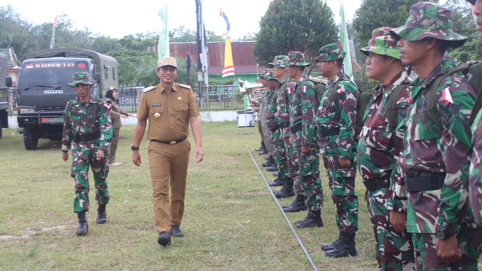 Bupati Batanghari saat pembukaan secara resmi TMMD ke 115 di Desa Kembang Seri Baru Batanghari 