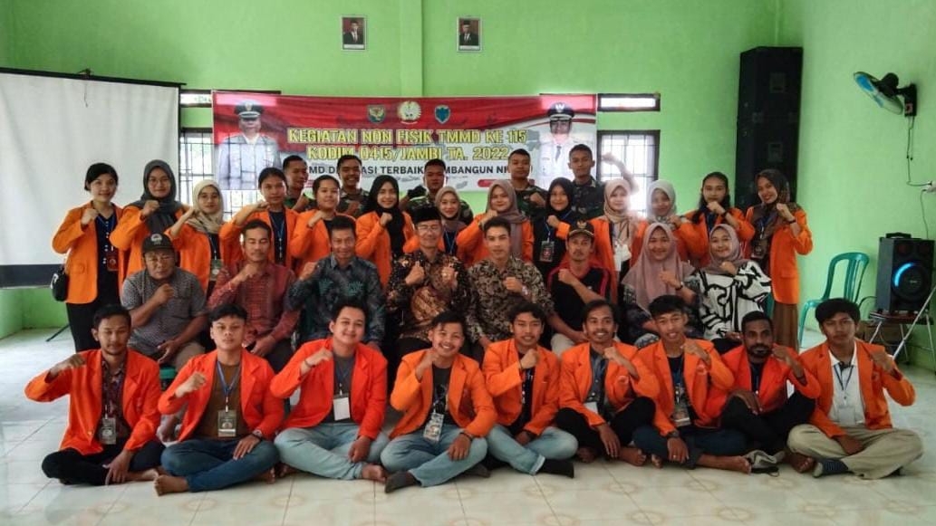 Mahasiswa Kukerta UNJA bantu program TMMD ke 115 di Desa Kembang Seri Baru