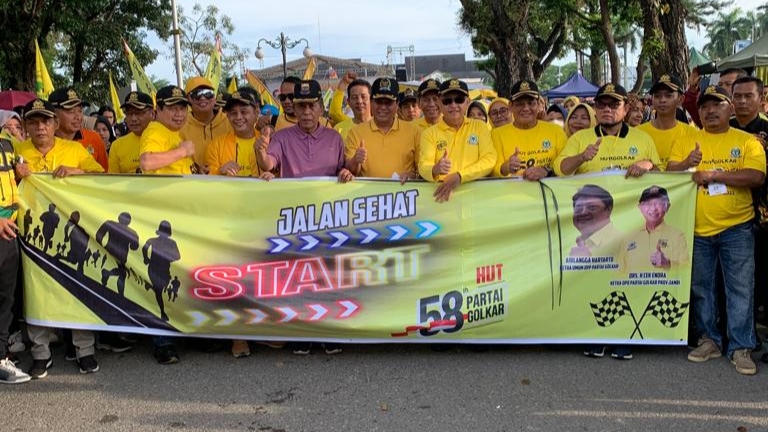 Jalan sehat Golkar Jambi memperingati HUT Golkar ke 58