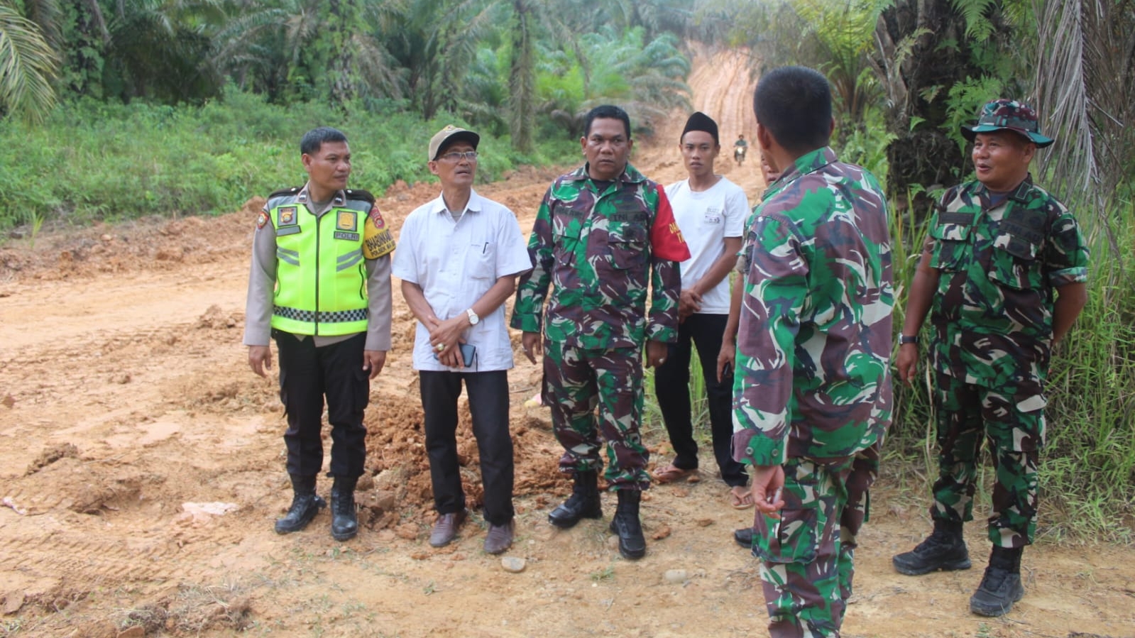 Pembanguna jalan TMMD ke 115 Kodim 0415 Jambi