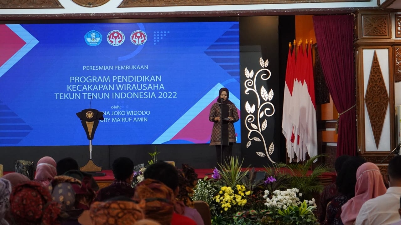 Hesti Haris saat pembukaan PKW Tekun Tenun Indonesia 2022